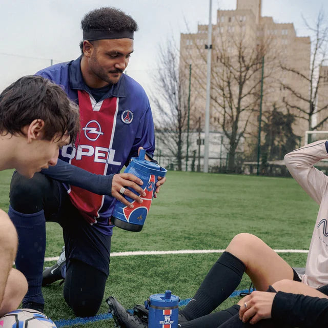 Stanley 1913 Stanley 1913 x Paris Saint-Germain アイスフロー フリップストロー2.0 真空断熱ジャグ 64 oz（約1.9L） in PSG Nouveau | View 4