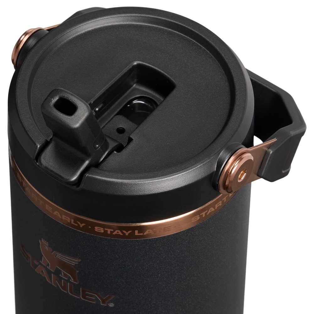 Stanley 1913 Messi x Stanley 1913 アイスフロー フリップストロー2.0 真空断熱タンブラー 30 oz（約0.89L） in Messi GOAT Black | View 4