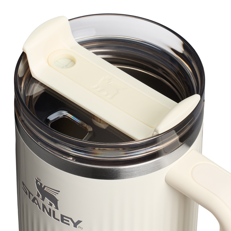 Stanley 1913 クエンチャー H2.0 フルーテッド 真空断熱タンブラー 40 oz（約1.18L） in Cream Gloss | View 3