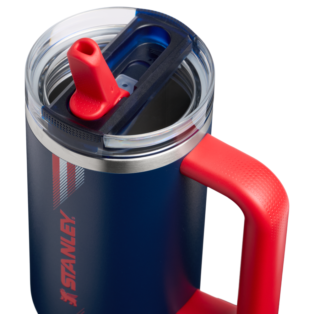 Stanley 1913 Country Collection クエンチャー プロツアー フリップストロー 真空断熱タンブラー 30 oz （約0.89L） in Team Navy Red | View 3