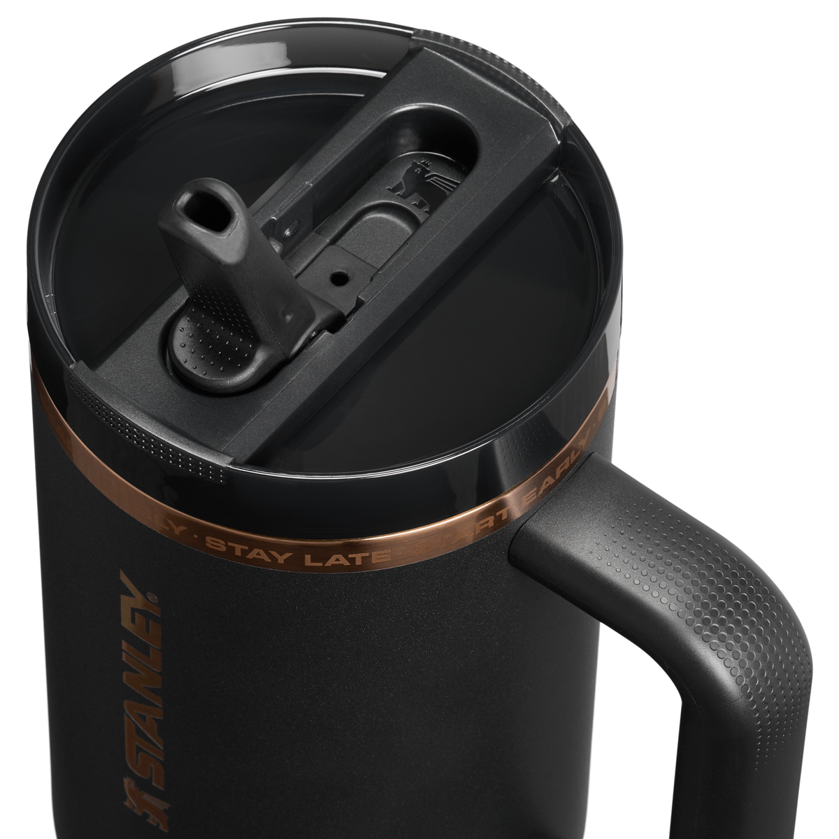 Stanley 1913 Messi x Stanley 1913 クエンチャー プロツアー フリップストロー 真空断熱タンブラー 40 oz（約1.18L） in Messi GOAT Black | View 3