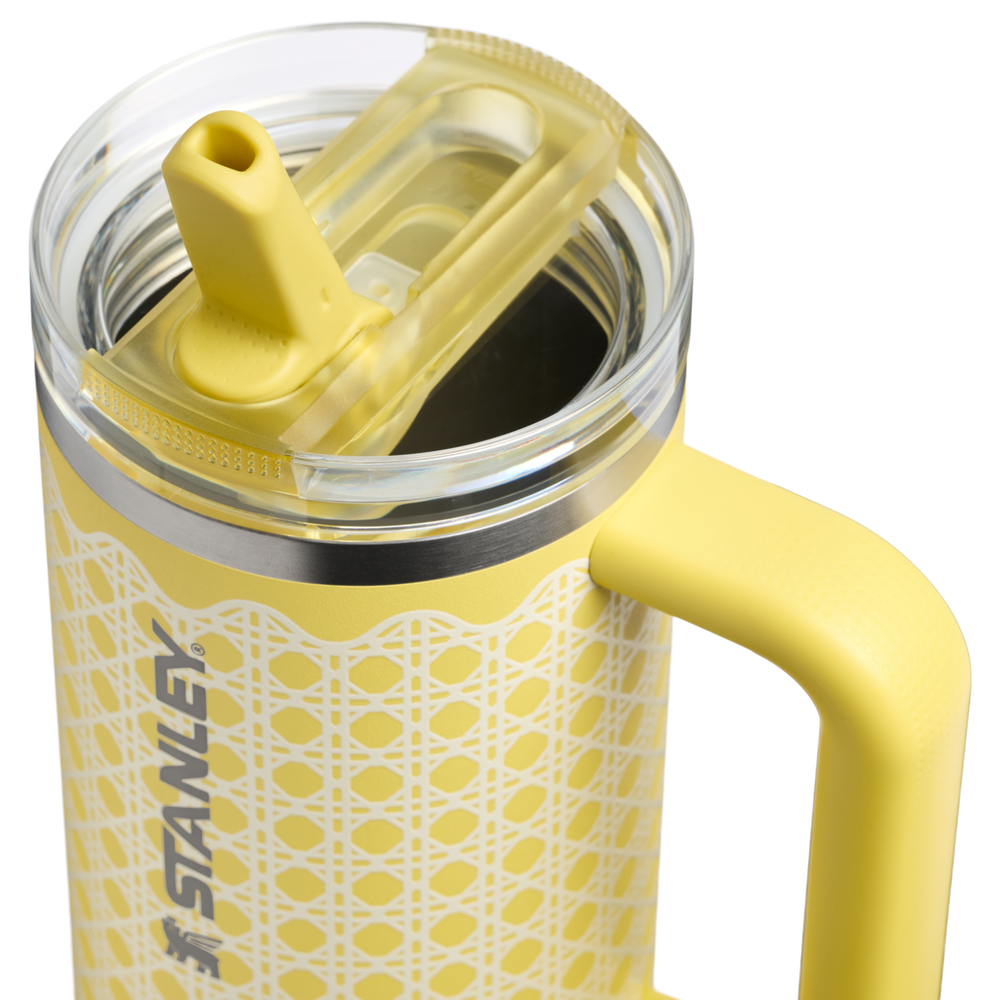 Stanley 1913 Picnic Collection クエンチャー プロツアー フリップストロー 真空断熱タンブラー 30 oz （約0.89L） in Daffodil Rattan | View 3